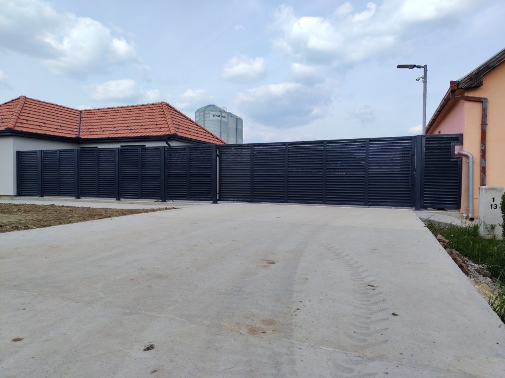 Kapija i ograda od Z profila Zrenjanin