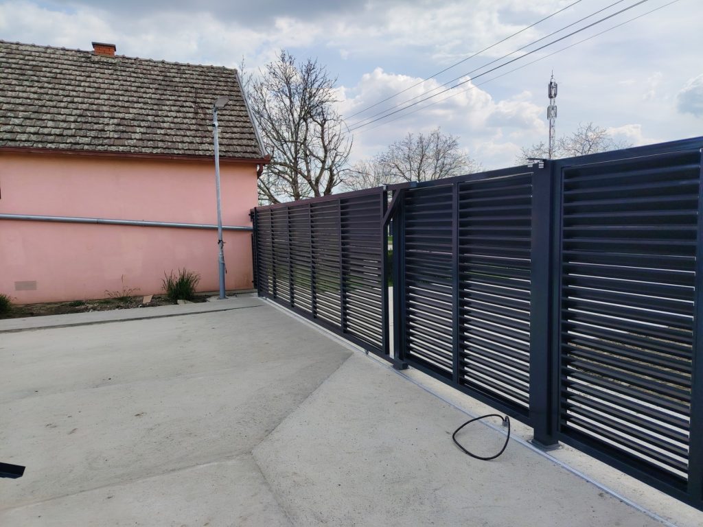 Kapija i ograda od Z profila Zrenjanin